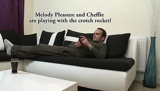 MMelody ve Cheffie kasık roketiyle oynuyor