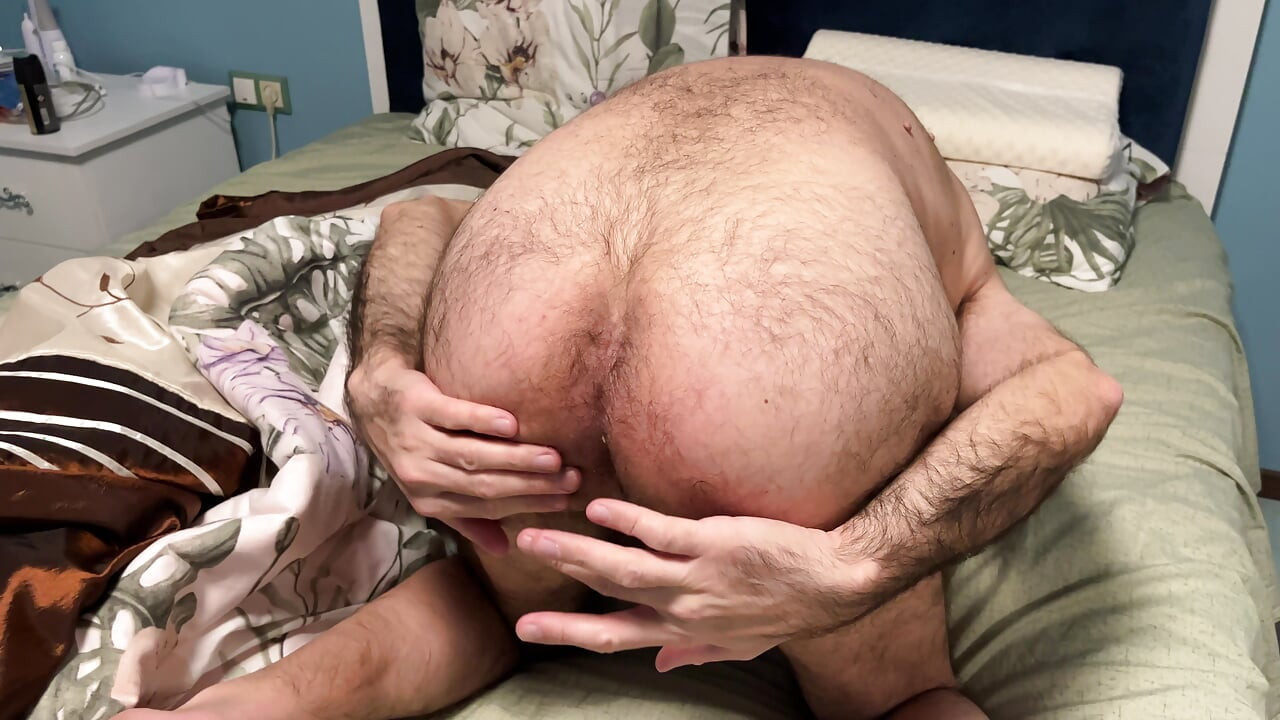 Earl Smile - แก้ผ้าชุดนอนและนวดตัวเย้ายวน