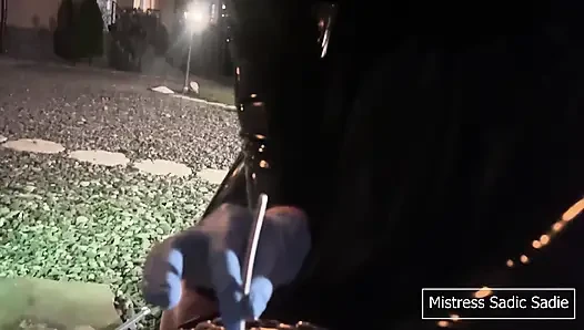 Suara medfet dan bunyi di luar ruangan di atas meja