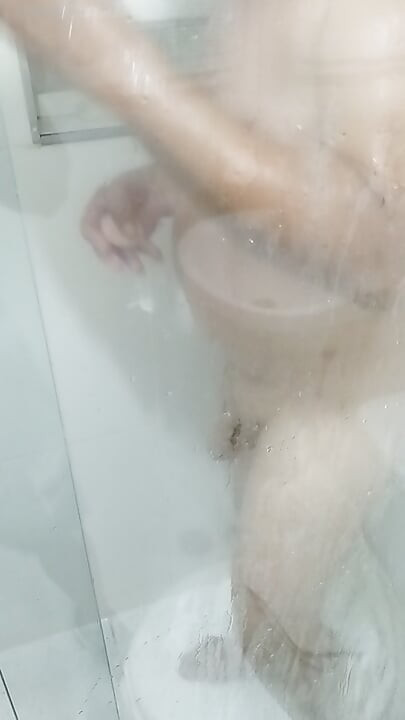 WALTER GUESS IN THE BATH SESUALIZANDO