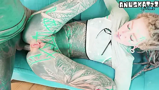 Anal seven alt porno yıldızı derin dövmeli yarağı alıyor - aşırı geniş göt