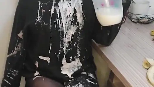 Perutku dicrot sperma hangat setelah dientot habis-habisan