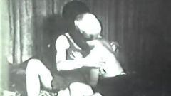 Bocah gila berpakaian wanita kotor (1940-an vintage)