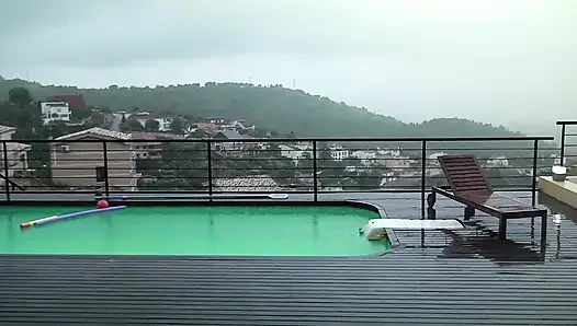 Сучка трахается с содой