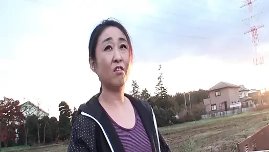 A123G12 Ein Umfrageteam aus Tokio! Eine reife frau wird auf dem feld gefunden! Anfangs sieht die reife Frau verwirrt aus, allmählich zeigt sie sich nackt und ertränkt bei unzüchtigem sex!