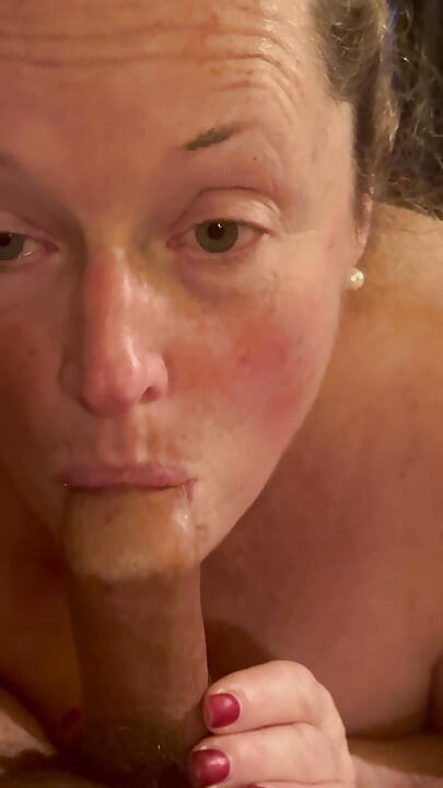 Esposa madura faz trechos de manhã nus