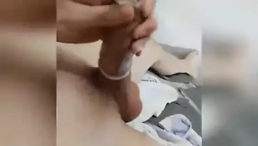 Teman sekelasku dientot sama kontol besar pria kulit hitam sebagai bayarannya!