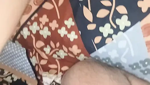 Birkaç gün önce evlenen ateşli hintli desi yenge (baldız) kocasının genç erkek kardeşiyle seks yaparken yakalandı