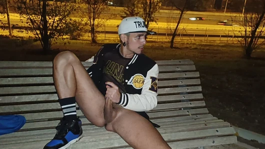 I JERK OFF IN A PARK IN MADRID!!!