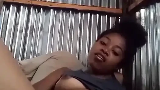 Aku seksi dan aku membelainya