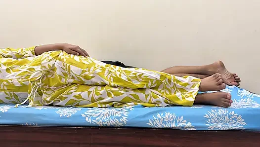 Aku ngentot memek adik tiriku di ranjang sama adik tirinya