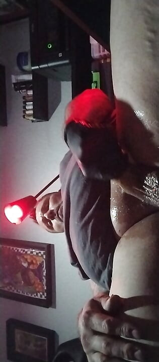 Grosses couilles lubrifiées