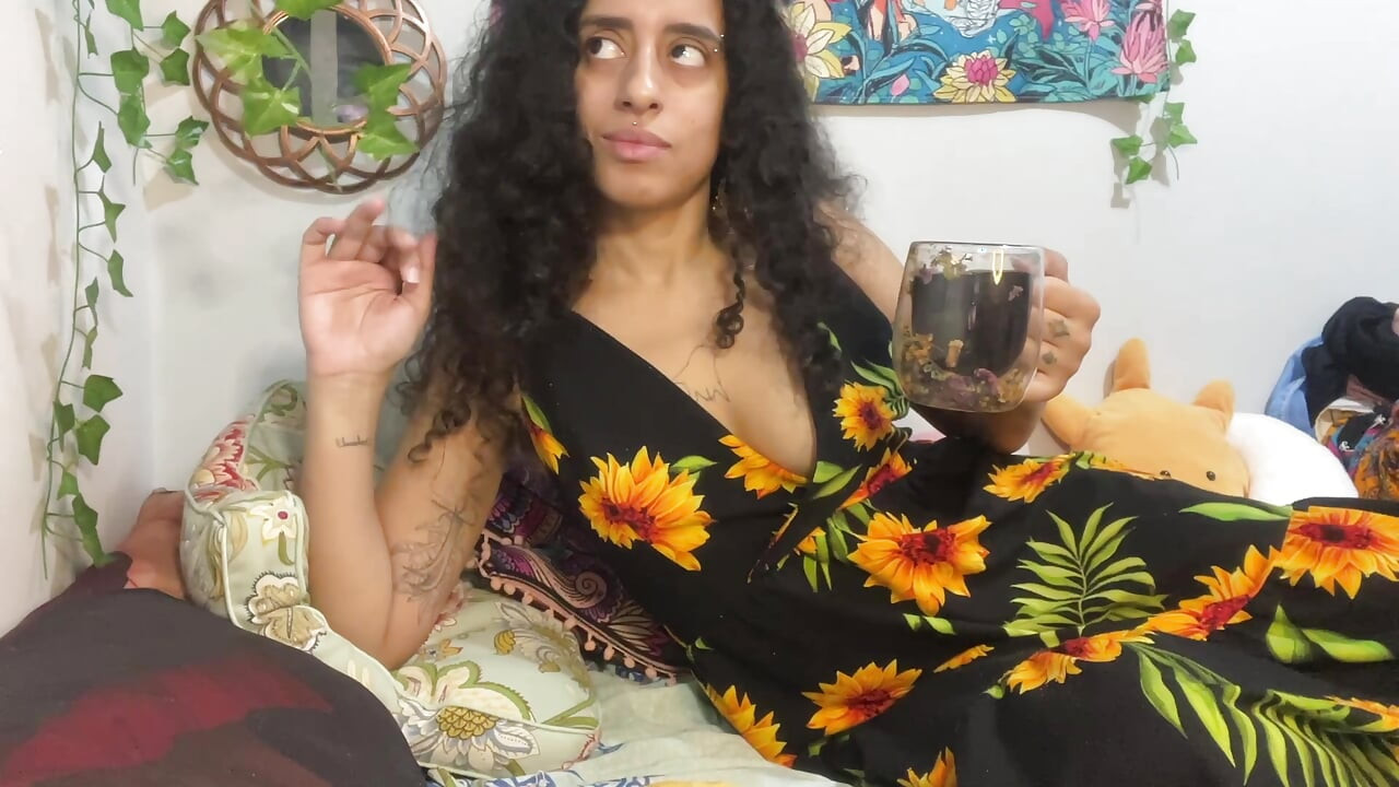 Breakfast with the hairy pussy goddess