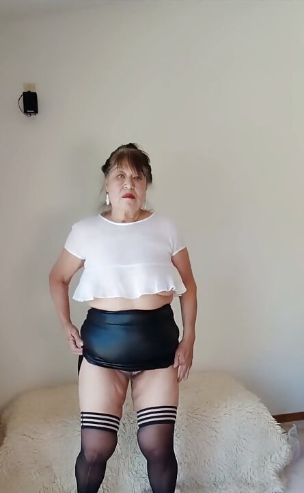 Ples Striptease i masturbacija dildom
