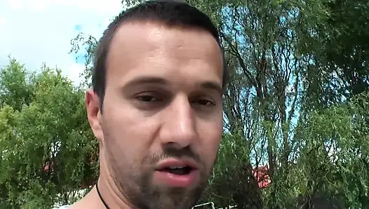 Açık Havada Sarışın Çifte Penetrasyon Havuz Başı Tutkusu