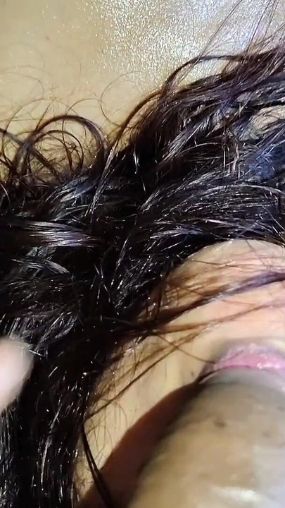 Lenyűgöző pillanat a "HAIR HANDJOB & CUM ON HER NECK" című dalból