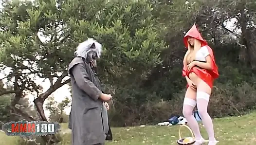 Lesly : lezly kiss büyük kötü kurtla küçük kırmızı başlıklı kızı oynuyor