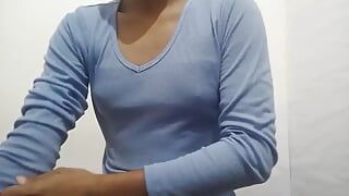Videoclip cu fată indiană cu masturbare solo și orgasm. Distracție cu fată desi