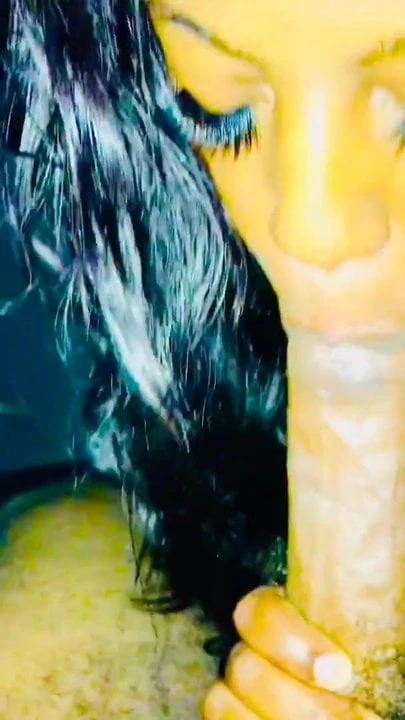 Thick Hoe KiKi Sucking Dick