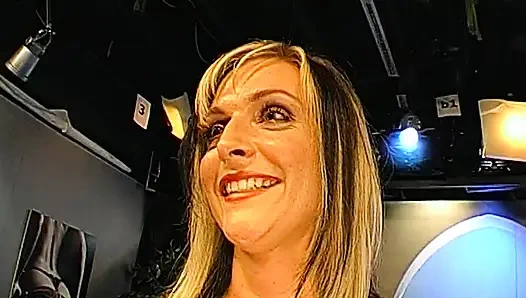 Ggg - cewek nakal rambut pirang ini dientot habis-habisan sampai dicrot di dalam