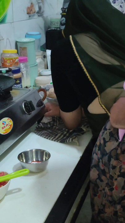 Desi bhabhi kitchen me khana bana rahi thi tabhi devar ne piche se le li bhabhi ki hardcore sex | Clip 1