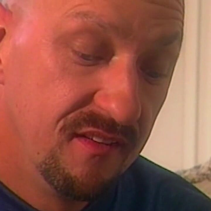 Ateşli esmer ayak fetişi ve tutkulu yalama ile şımartılıyor