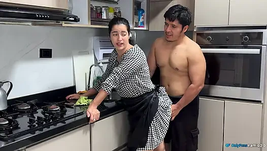 Bosku mengelabui kecerobohan istrinya dan ngentot aku habis-habisan!