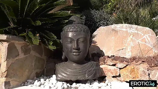 Vacation Flirt Uninhibited Fucking on the Beach