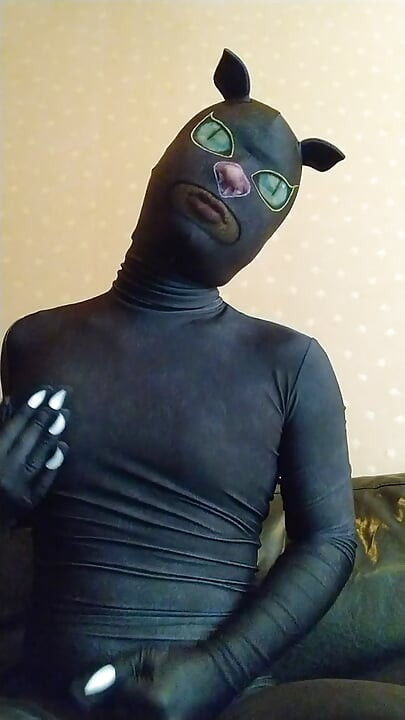 I masturbated comfortably while getting excited in a jumpsuit that could turn into a cat!