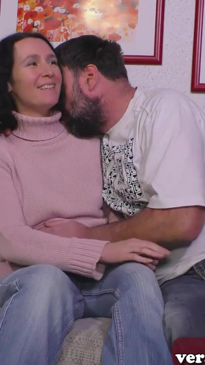 Reife deutsche stiefschwester wird von stiefbruster um sex gebeten | Clip 1