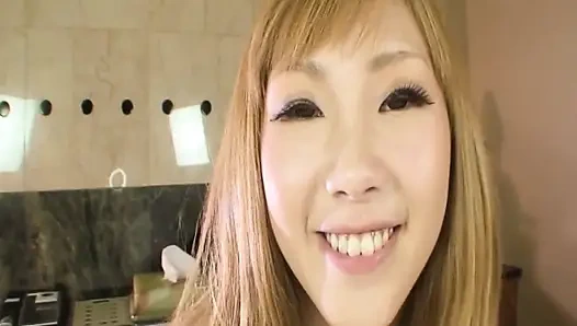 Азиатские девушки, открывай ноги, сцена 01 Precosity наслаждаясь теплым молоком его друга