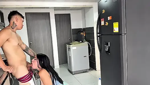 Tattooed Latina seduces pizza delivery man