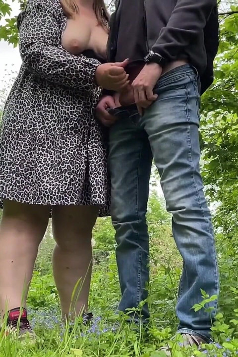 Olgun üvey anne şu anda bunu yapıyor!