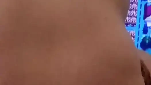 Sihirli bir değnek kullanıyorum, mastürbasyon yapıyorum ve yakın planda boşalıyorum