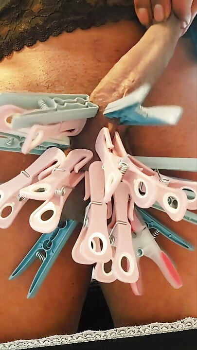 Auto Punition I Punish My Balls with 21 Clothespins BDSM