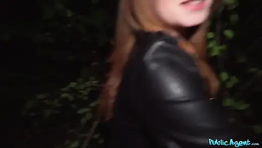 Public Agent - tombul kızıl saçlı Katarina Rina büyük yarağı emiyor ve biniyor