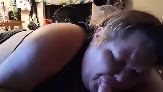 Shorty gibt einen so guten schwanz, dass sie Dupee187s zehen zum aufrollen bringt.