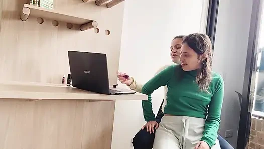 Я слежу за своей бывшей лесбиянкой в её новой квартире!!