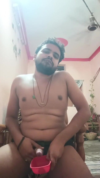 Kihagyhatatlan pillanat a "Ismaatdeva mély, hosszan tartó kemény baszásról szóló videót néz a Hornyer teljes érzésével"