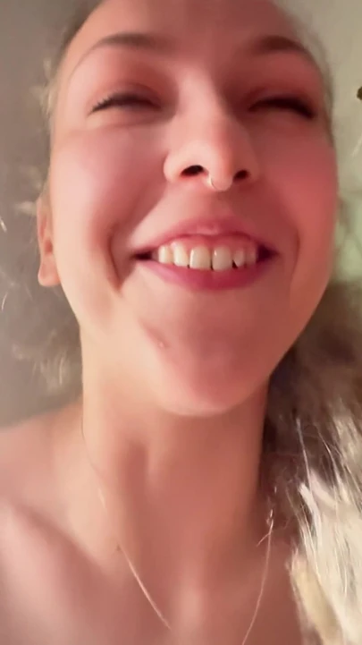 在阿姨出去的时候和我的继兄玩得很开心 | 短片 1