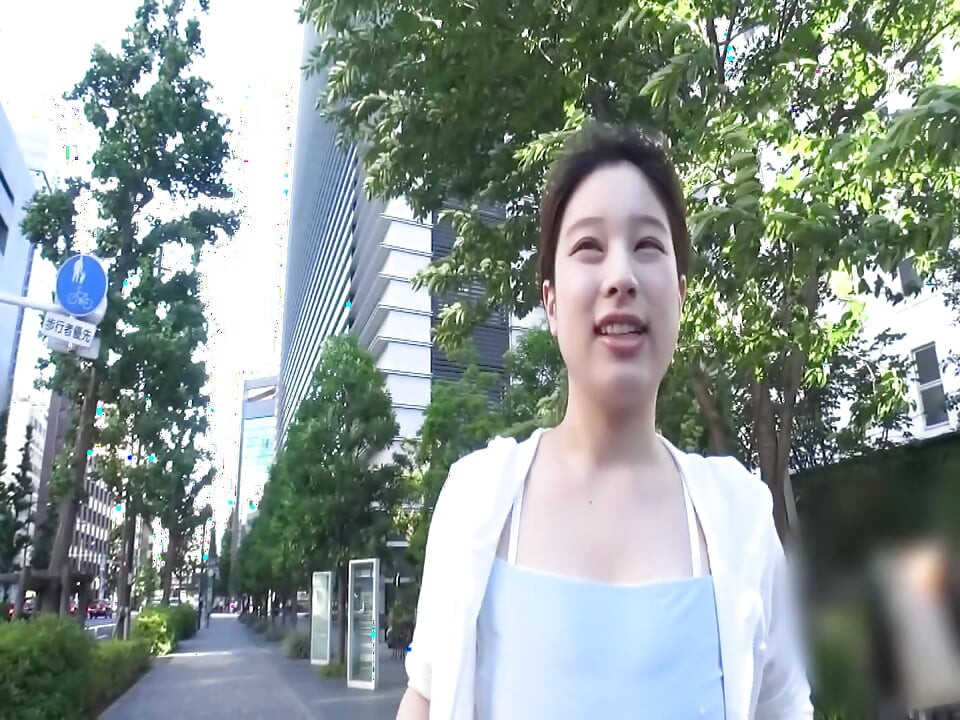 A125G08 Interviewing a beautiful part-time worker jogging with her big breasts, hooking up and filming her for a sexy climax!