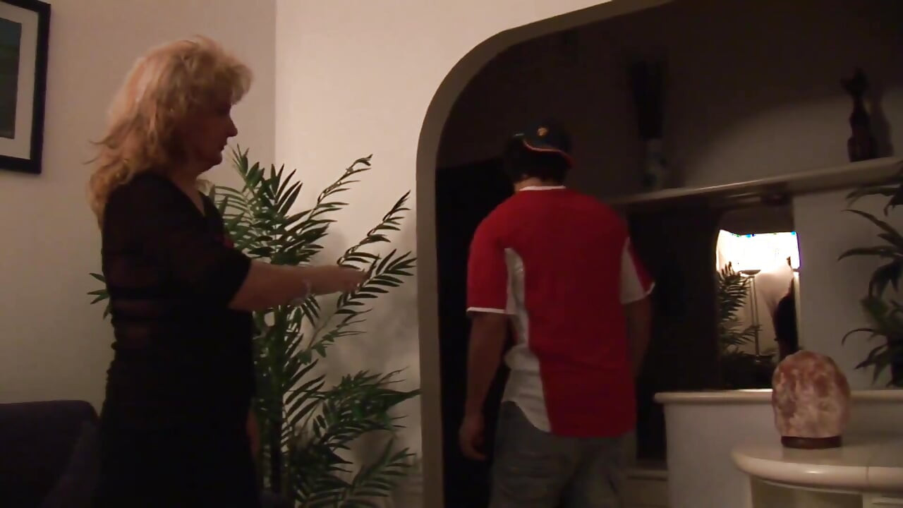 Nasty mature lady fucks stepson