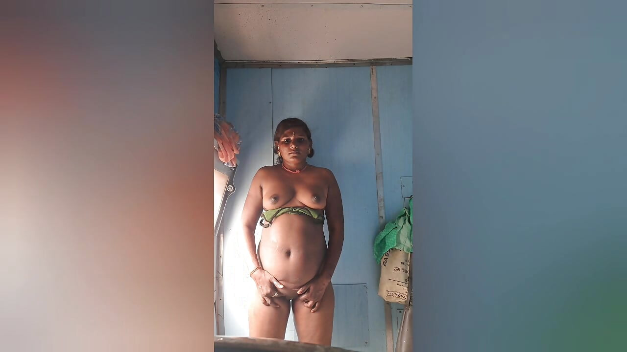 Loan emi ke Badle Bhabhi ji Ne Apne boobs pila diye or Lund ka pani bhi pinliya