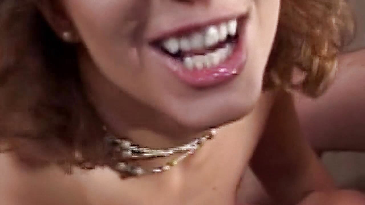 Mokrá milfka hladová po ptákovi v gangbangu - ústa a kundička naplněná horkými náložemi spermatu