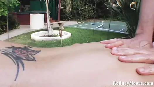 Riesiger retro-hure wird eingeölt und schluckt