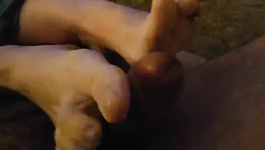 Footjob-entspannung für ihn entleert die eier