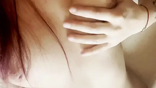 Jangan lewatkan momen foxy si rambut merah ini