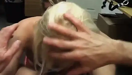 Cewek erotis lagi asik jilat memek pasangannya sambil nyepong kontol