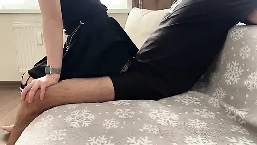 Cewek sange dengan pantat bahenol ini lagi asik goyangin dengan ganas