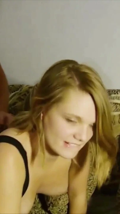 Moment époustouflant de « Kim, petite allemande de 18 ans, baise maison et facial »